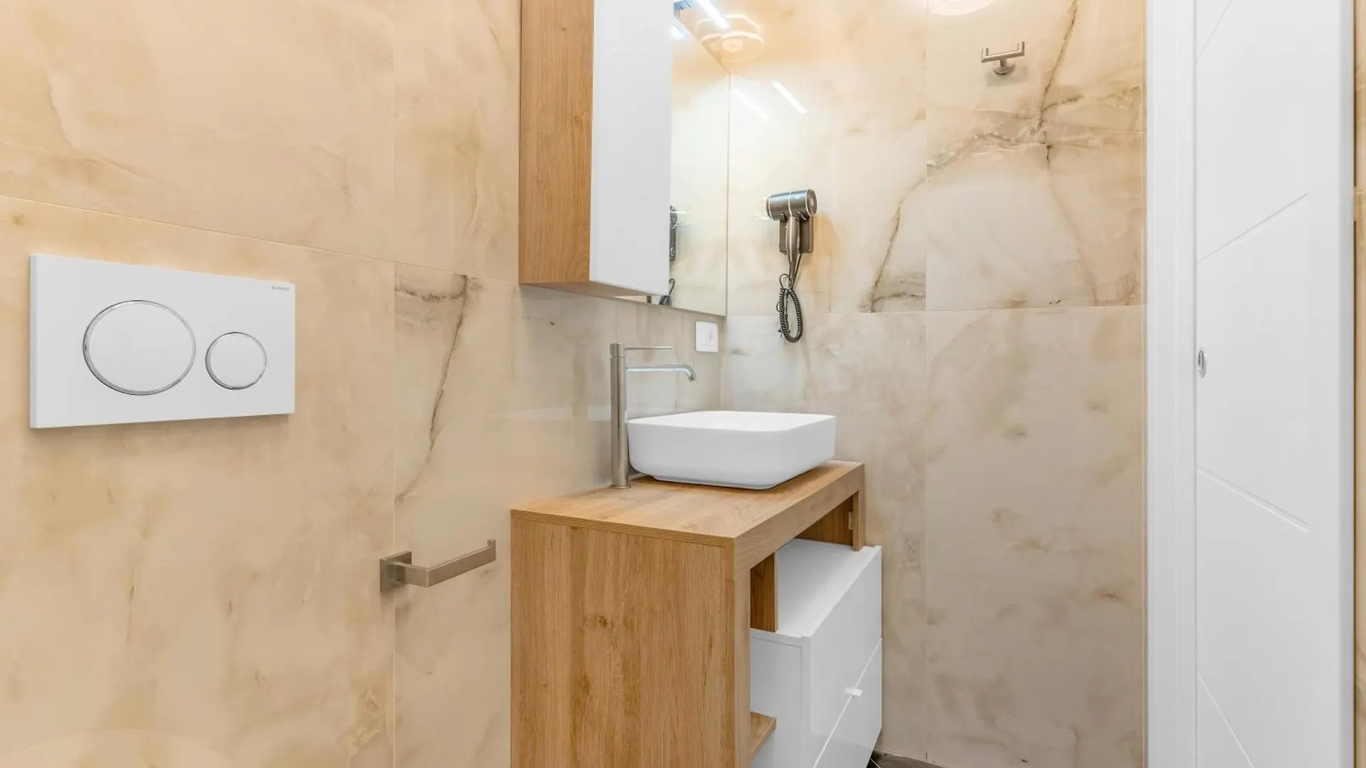 Ponale Suites Foresteria Lombarda Milano 0*,